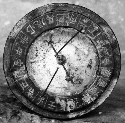 Chinese compass held at Queensland Museum c. 1938