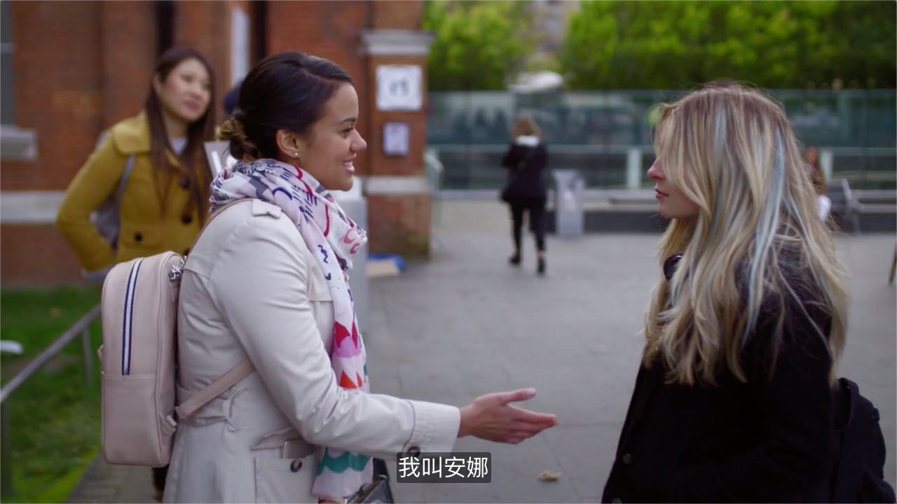 Anna meets Jade; Mandarin subtitle: “我叫安娜” (“Wǒ jiào Ānnà”)